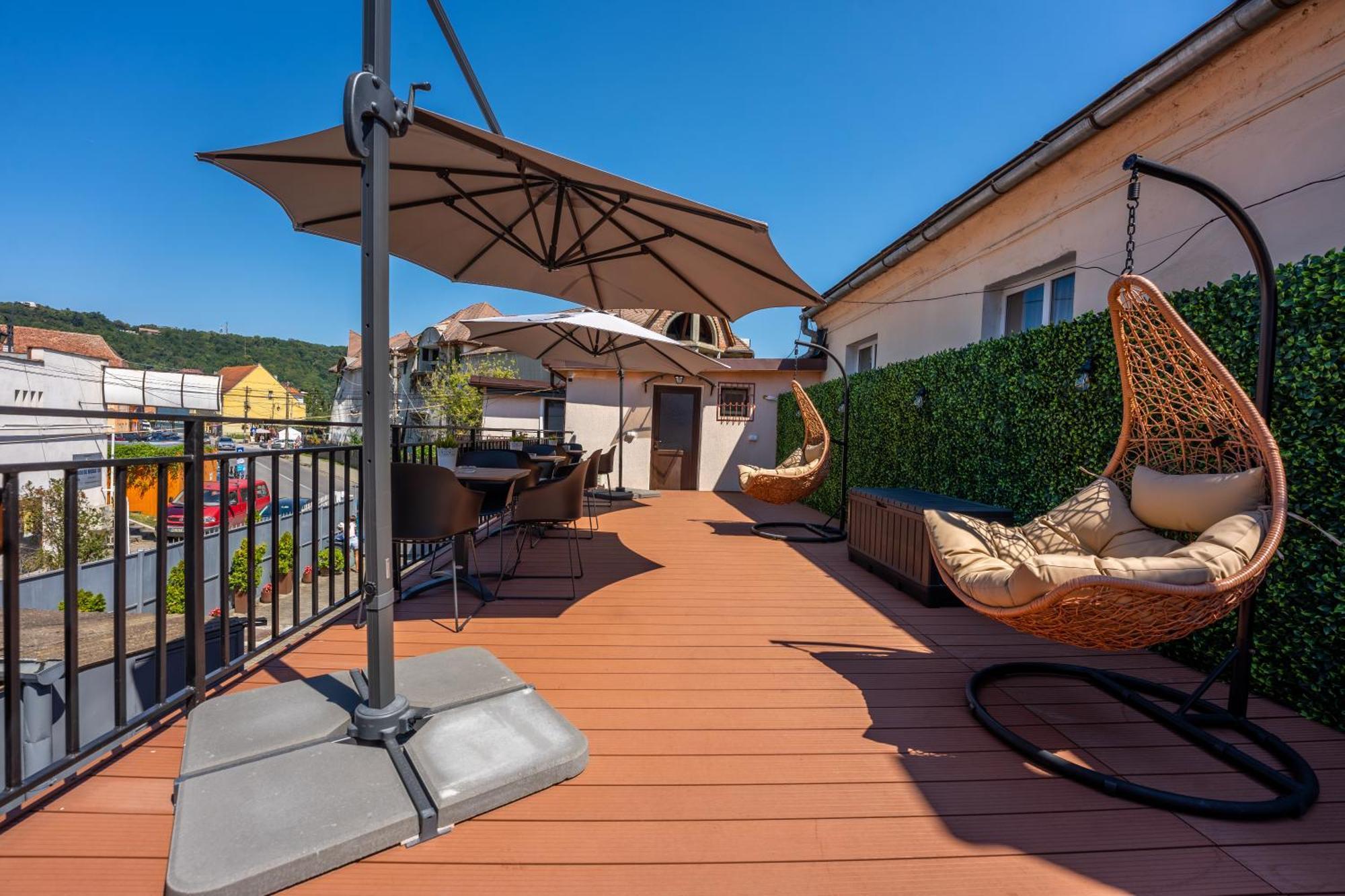 Central Amelie Accommodation Sighisoara Bagian luar foto